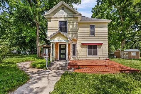 515 S Cottonwood St, Iola, KS 66749
