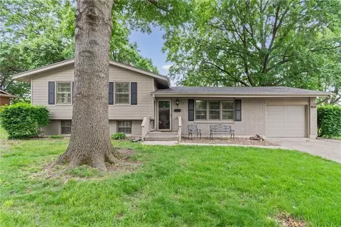 813 N Chestnut St, Cameron, MO 64429