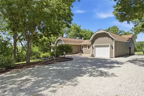 25045 W 215 St, Spring Hill, KS 66083