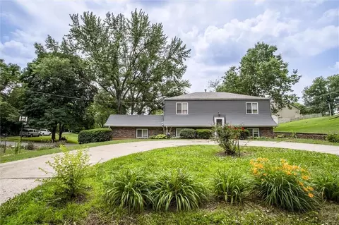 9251 Liggett Rd, Kansas City, KS 66109
