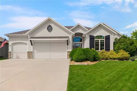 9804 W 163rd St, Overland Park, KS 66085