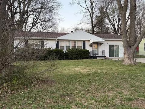 8704 E 80th Ter, Raytown, MO 64138