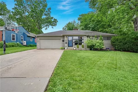 3007 49th Ter, Westwood, KS 66205