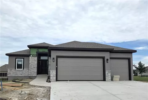 4525 145th Ct, Basehor, KS 66007