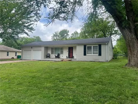 12 Brookside Dr, Paola, KS 66071
