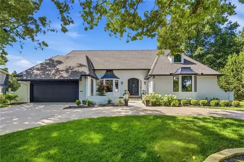 3205 W 83rd St, Leawood, KS 66206
