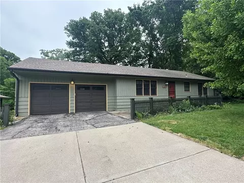 5407 Hardy St, Overland Park, KS 66202