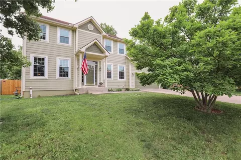223 W Colleen Ct, Gardner, KS 66030