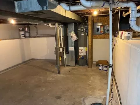 1944 NW Winter St, Topeka, KS 66608
