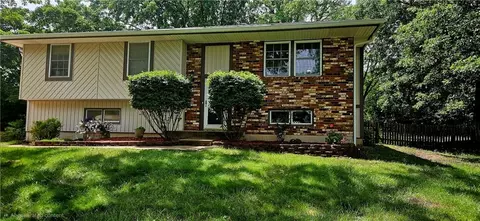 14396 Greentree Ln, Olathe, KS 66061