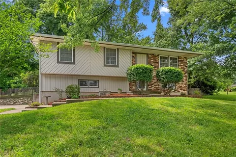 14396 Greentree Ln, Olathe, KS 66061