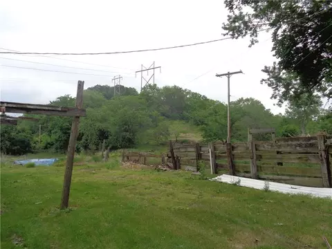 3905 N Barnes Rd, Independence, MO 64058