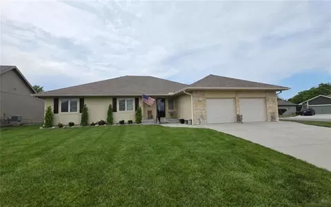 710 Gamma Grass Pl, Raymore, MO 64083