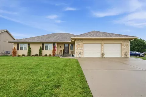 710 Gamma Grass Pl, Raymore, MO 64083