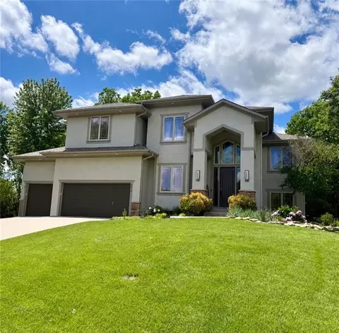 9914 Woodstock St, Lenexa, KS 66220