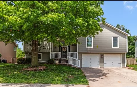 1004 SE 10th St, Lees Summit, MO 64081