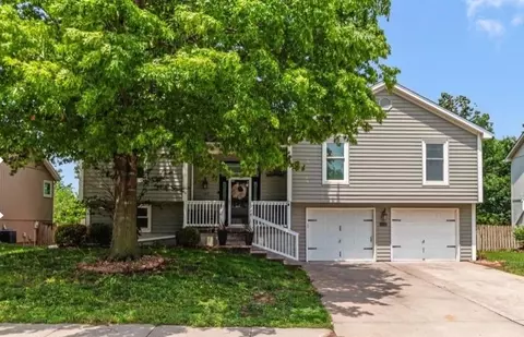 1004 SE 10th St, Lees Summit, MO 64081