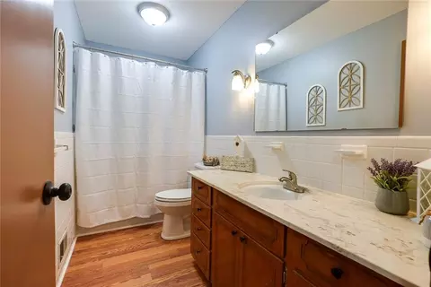 Bath - 16017 E 37th St, Independence, MO 64055 photo 1 of 4