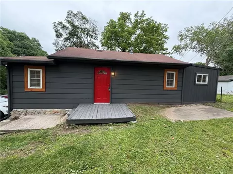 3813 NE 42nd Ter, Kansas City, MO 64117
