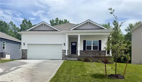 709 Solstice Cir, Belton, MO 64012