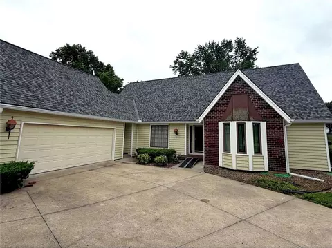 9711 Betsy Ross Ln, Liberty, MO 64068