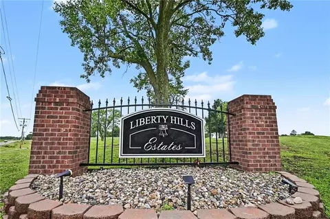 9711 Betsy Ross Ln, Liberty, MO 64068