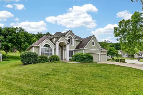 149 NE Misty Meadow Cir, Lees Summit, MO 64064