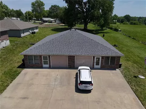 2907 Elm St, Higginsville, MO 64037