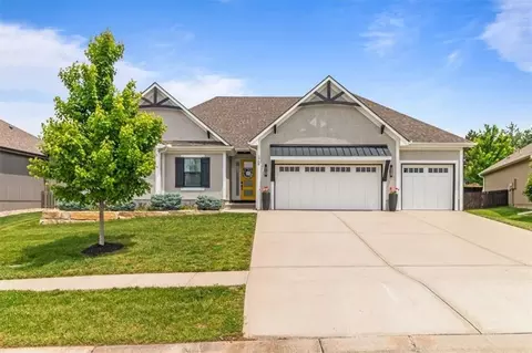 2708 SE 8th Ter, Blue Springs, MO 64014