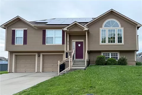 9712 E 222 St, Peculiar, MO 64078