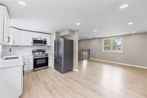 Living - 6508 E 155th St, Grandview, MO 64030 photo 3 of 4
