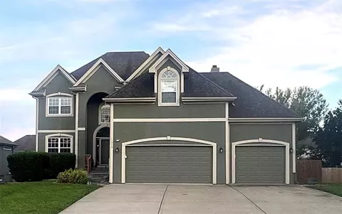 1313 SW Pebble Ln, Lees Summit, MO 64082