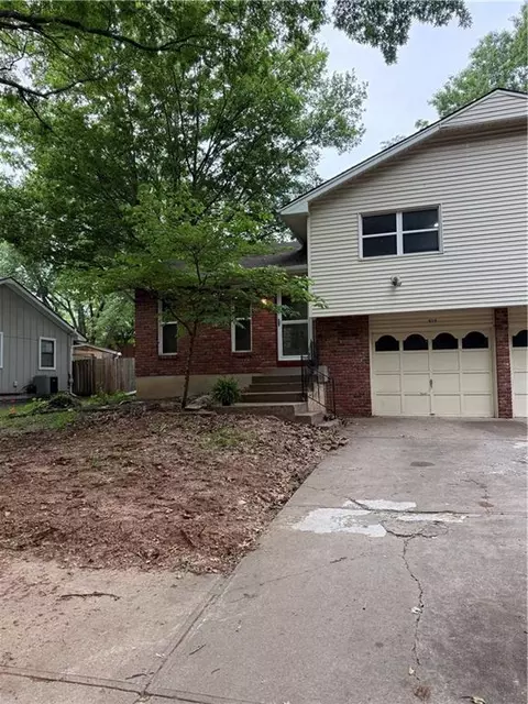 515 S Cardinal Dr, Olathe, KS 66062