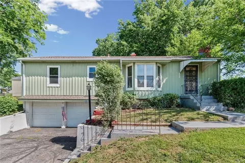 4906 NE 35th St, Kansas City, MO 64117