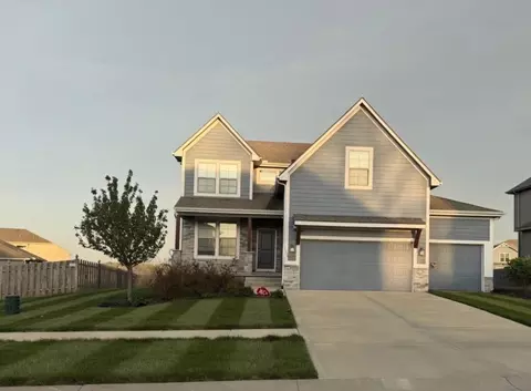 1633 Shadow Dr, Leavenworth, KS 66048