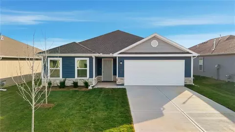 20255 W 195th St, Spring Hill, KS 66083