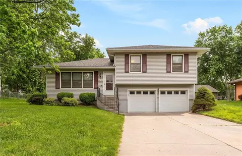 412 Creach Dr, Warrensburg, MO 64093
