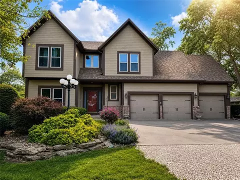 21600 S Lackman Rd, Spring Hill, KS 66083