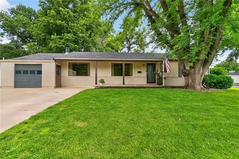 7323 Outlook St, Overland Park, KS 66204