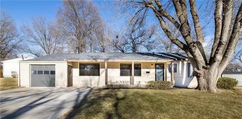 7323 Outlook St, Overland Park, KS 66204