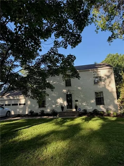 9931 Cedar St, Overland Park, KS 66207