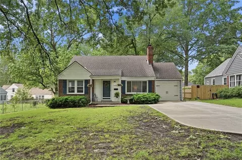 5440 Birch St, Roeland Park, KS 66205