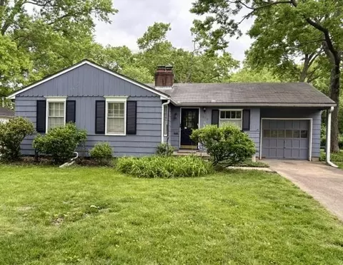 4909 Tomahawk Rd, Prairie Village, KS 66208