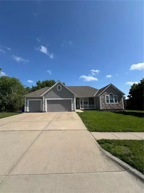 18280 W 157th St, Olathe, KS 66062