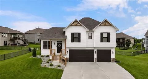 18911 Weaver St, Spring Hill, KS 66083