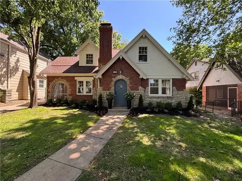 239 E 73rd Ter, Kansas City, MO 64114