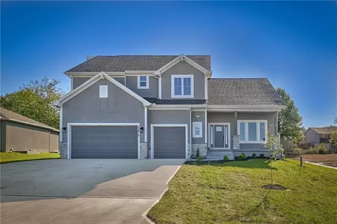 6004 Apache Dr, Shawnee, KS 66226