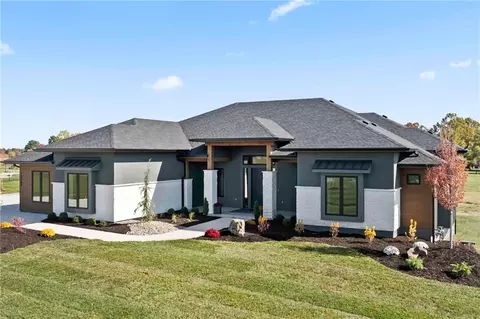 19103 Bella Terra Rd, Pleasant Hill, MO 64080