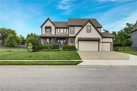 14761 S Turnberry St, Olathe, KS 66061