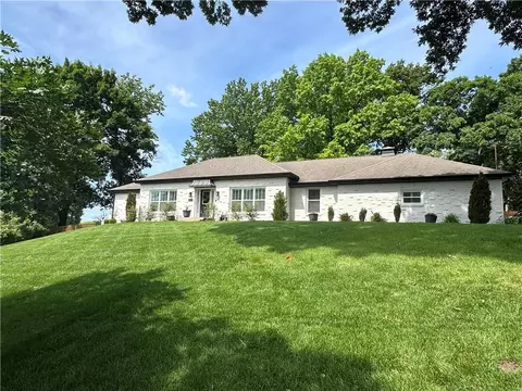 850 NW Valley Ln, Riverside, MO 64150